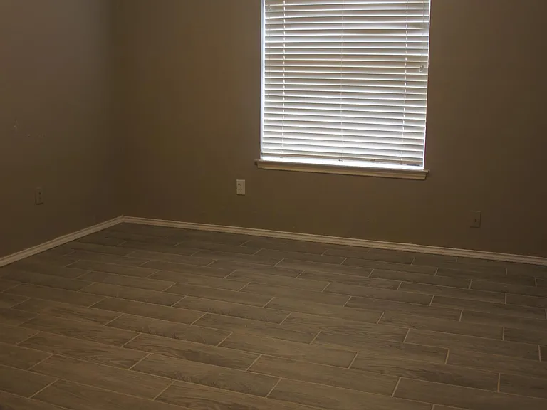 1839 Hillwood Dr — Photo 23
