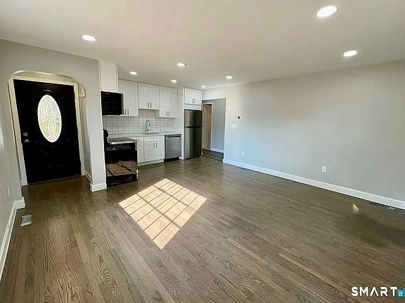 2nd image of 270 East St #R