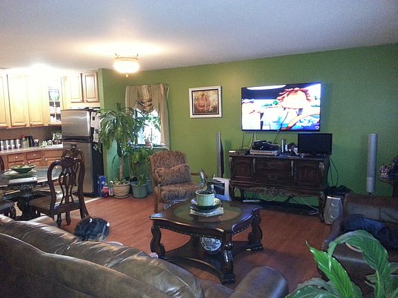 4th image of 821 Trinity Ave #C