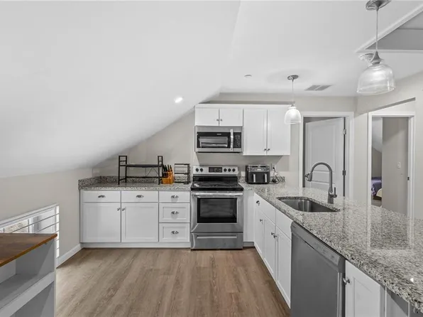 5 Hill St Floor 3, Smithfield, RI 02917