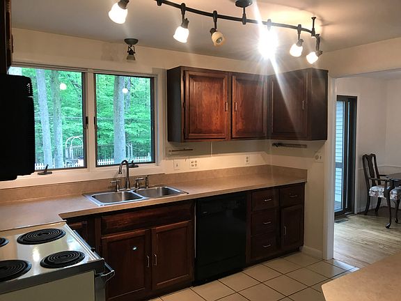4th image of 3 Galley Hill Ln