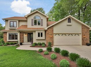 2132 Hunters Ridge Ct, Manitowoc, WI 54220