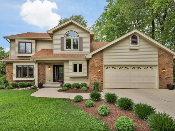 2132 Hunters Ridge COURT, Manitowoc, WI 54220