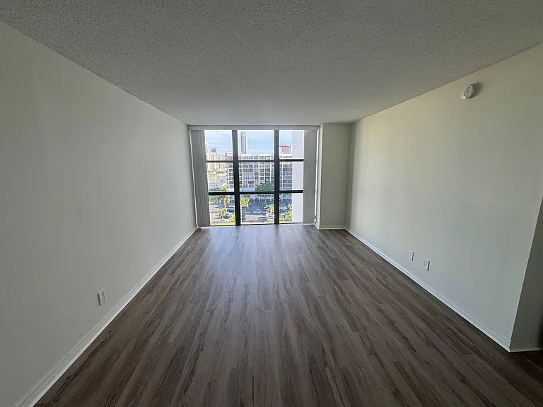 800 Parkview Dr #A1018 — Photo 25