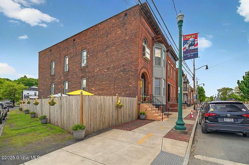 3rd image of 462 1st Street