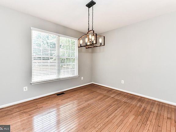 5th image of 21502 Plymouth Pl