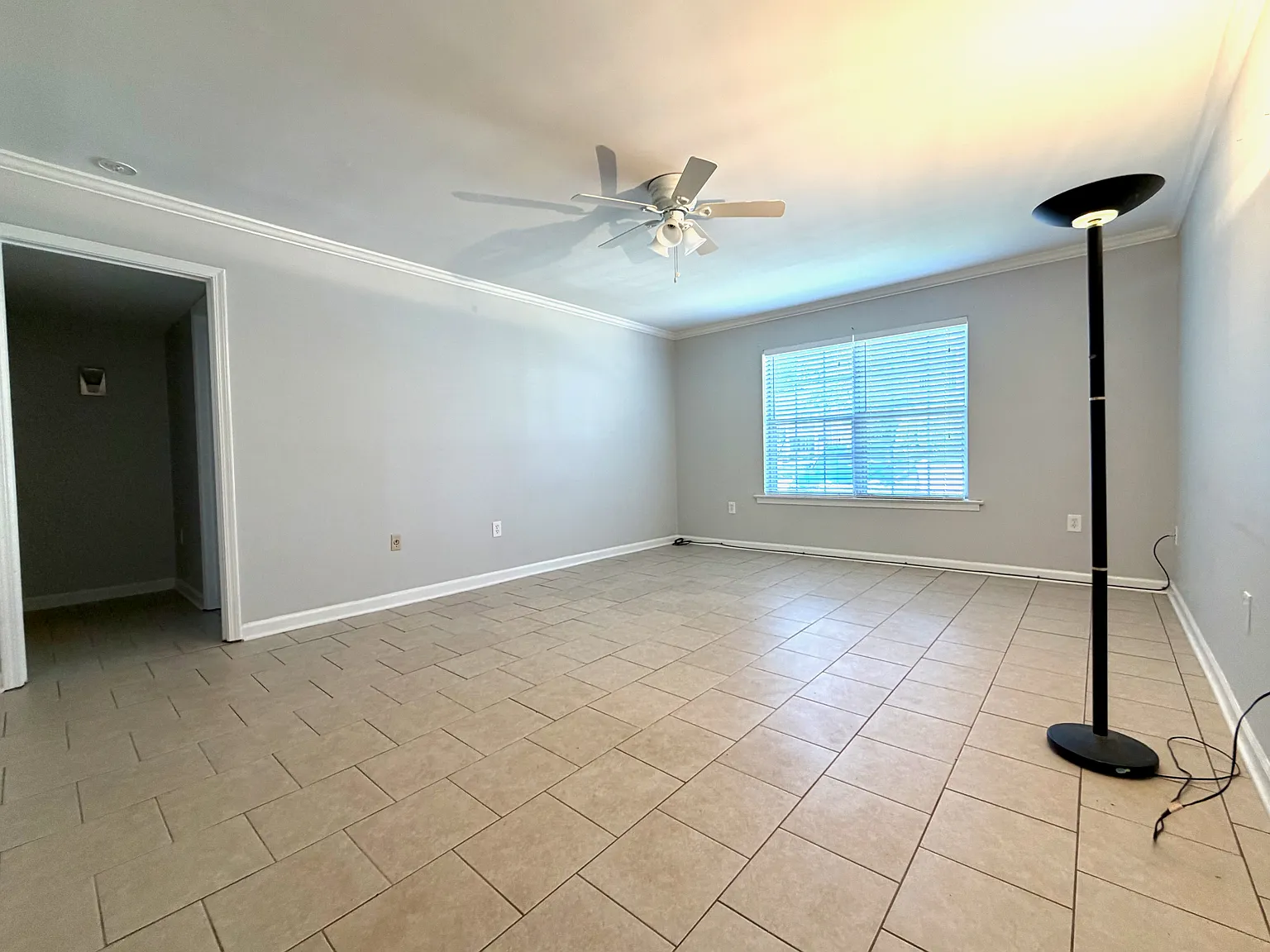 1 bed, 870 sqft, $1,350 — Photo 2