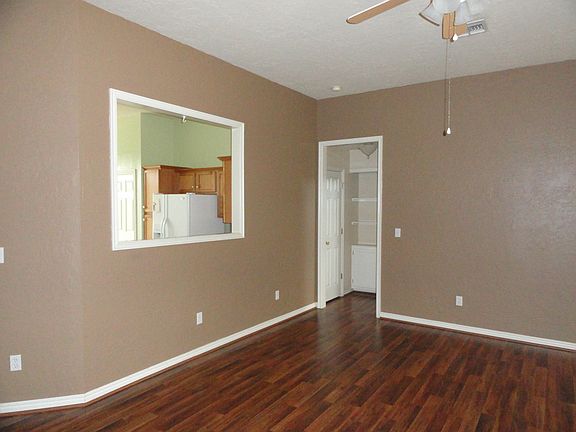4th image of 408 E Plantation Ter
