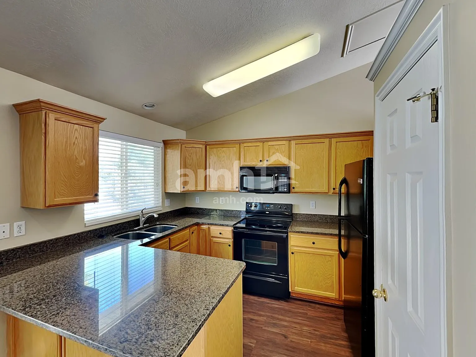 4 bed, 3.0 bath, 1785 sqft, $2,500 — Photo 3