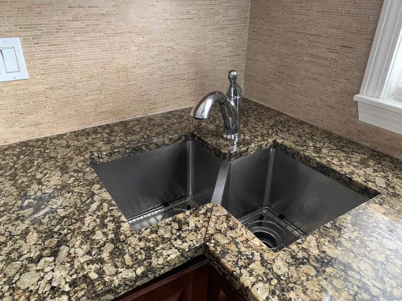 257 Proctor Ave — Photo 3