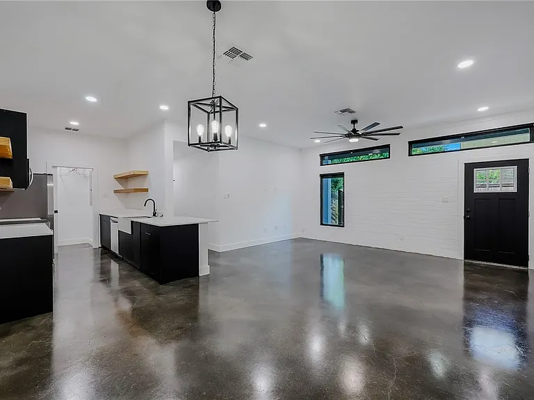 626 Glazebrook St #B — Photo 4