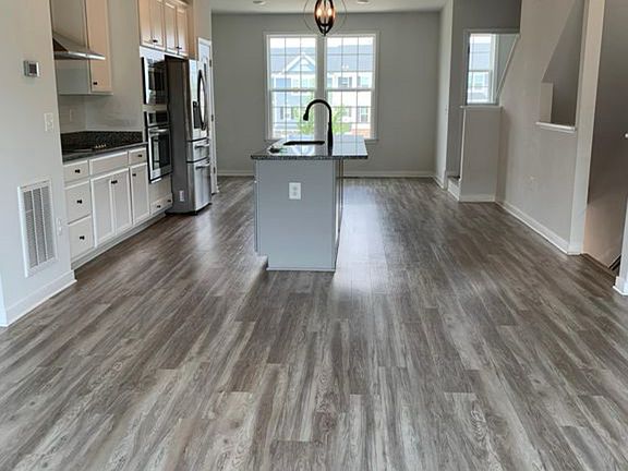 3rd image of 1402 Whitehurst Way