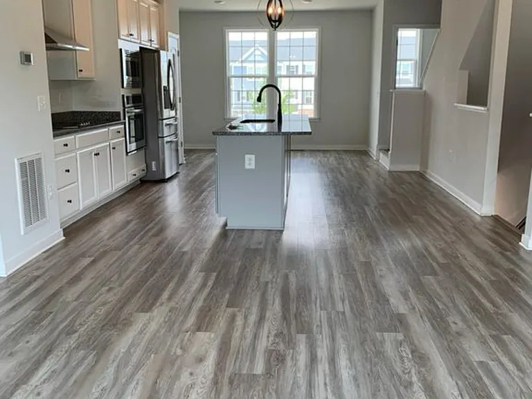 1402 Whitehurst Way — Photo 3