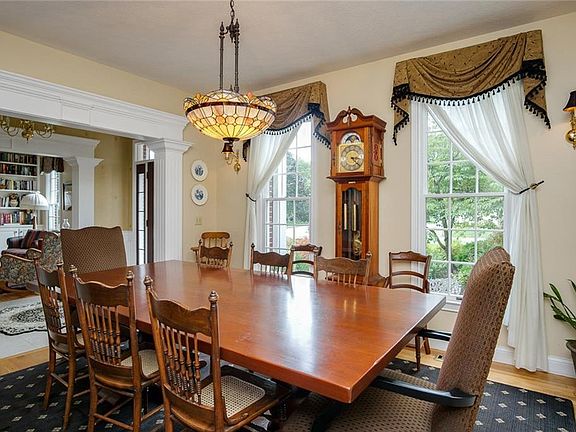 5th image of 475 Meadowood Dr