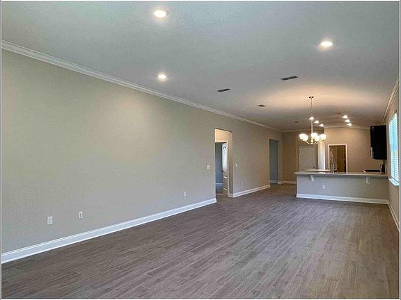 5th image of 300 Thistleton Way