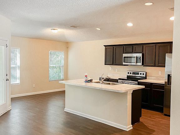 4th image of 611 WASHINGTON Lane