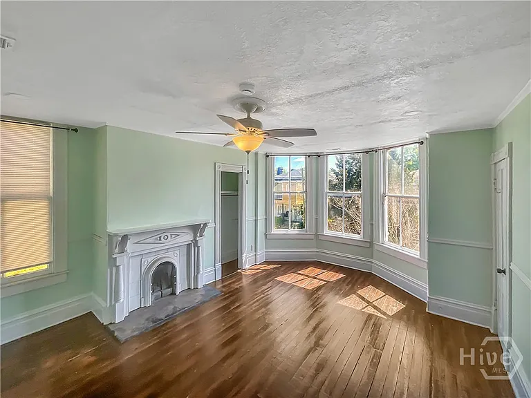 206 W 39th St — Photo 15