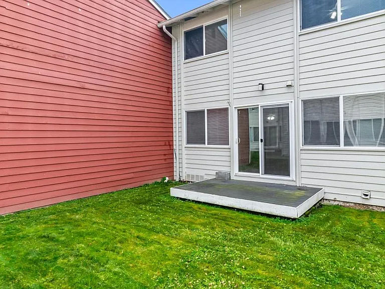 328 91st Ave NE #24 — Photo 6