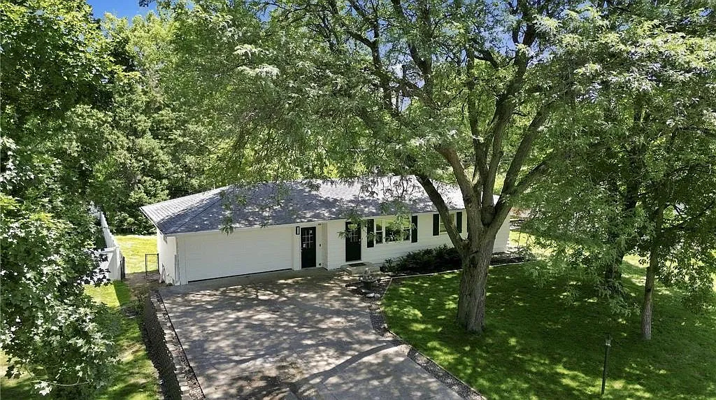 4 bed, 2764 sqft, $3,500 — Photo 3