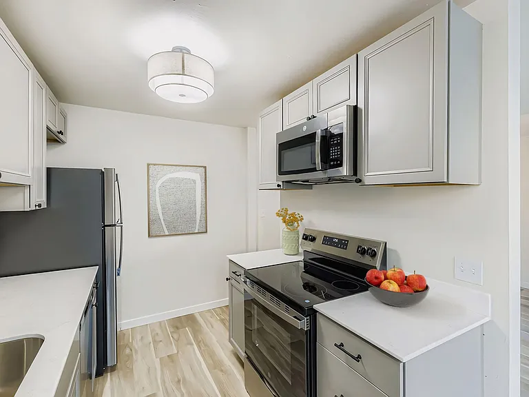 Beautifully Renovated 1 & 2 Bedroom Apartments in Lynnwood! — Photo 6