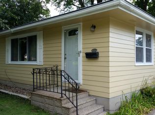 352 24th St NW, Cedar Rapids, IA 52405