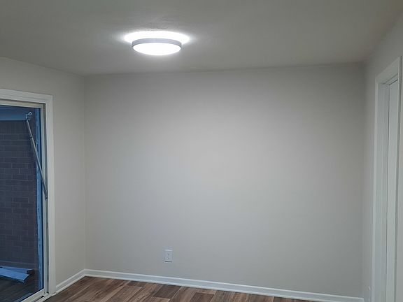 5th image of 2221 Barclay Ct
