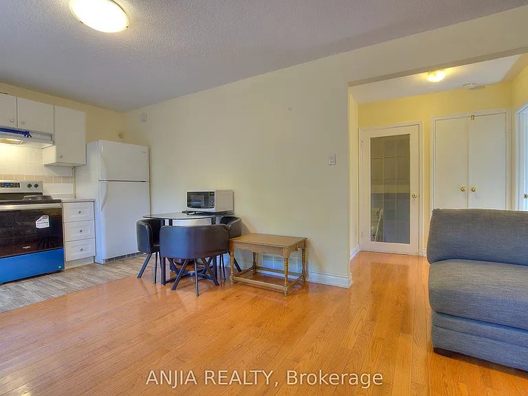 6 Bellbury Cres #Yard 1b — Photo 7