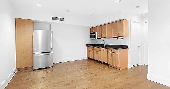 1st image of 25 W 83rd St APT 3R