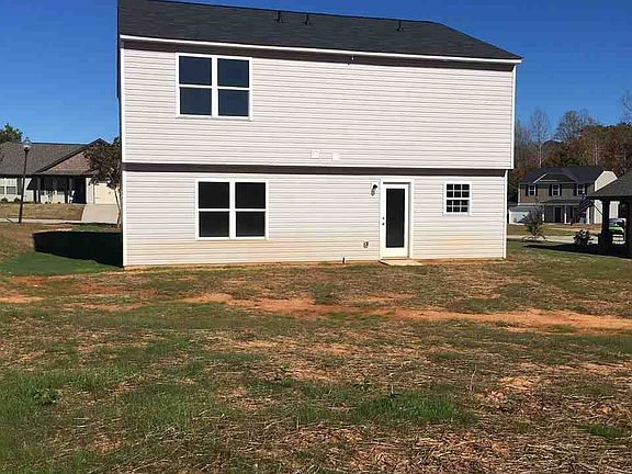3rd image of 104 Pickerel Ln
