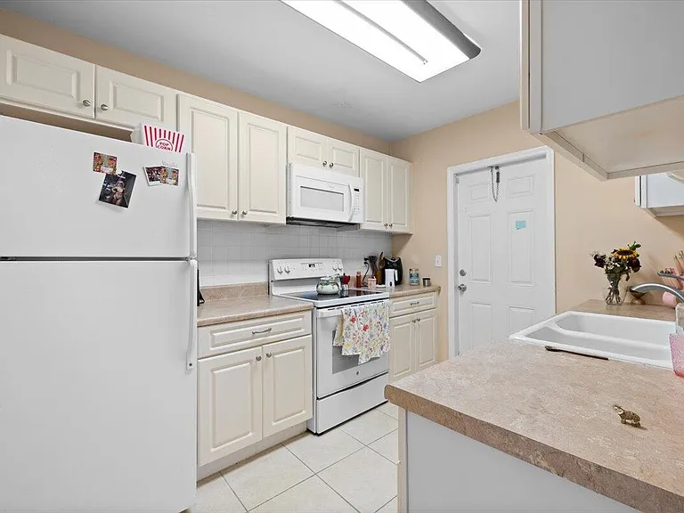 327 S Ocean Blvd #1 — Photo 7