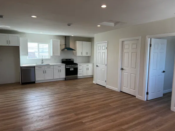 7523 N Clybourn Ave, Sun Valley, CA 91352