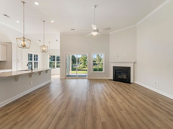 3rd image of 118 Fox Creek Ct