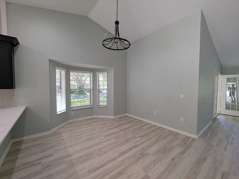 1570 N Foxboro Loop — Photo 4