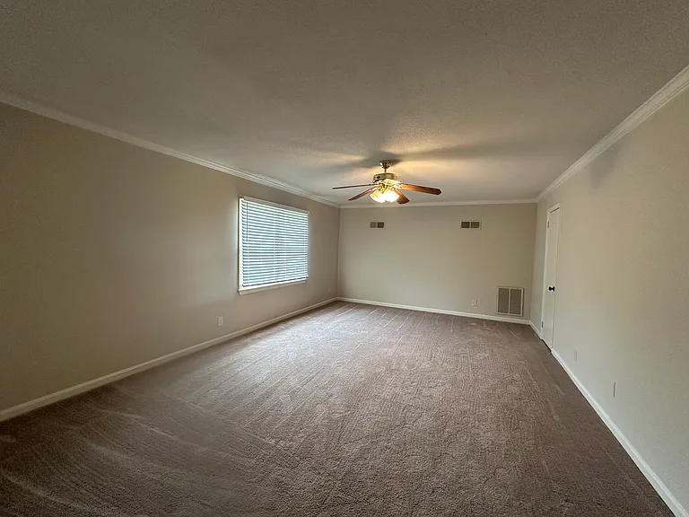 350 Riverdale Dr — Photo 22