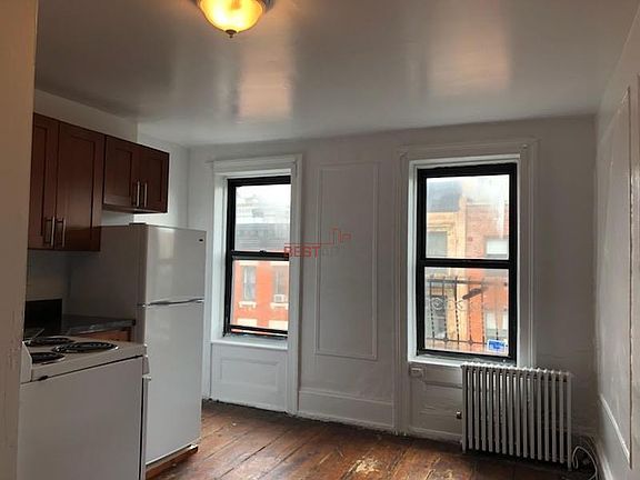 2nd image of 310 E 6th St APT 21