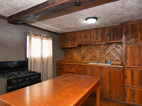 4th image of 6275 Knobs Rd