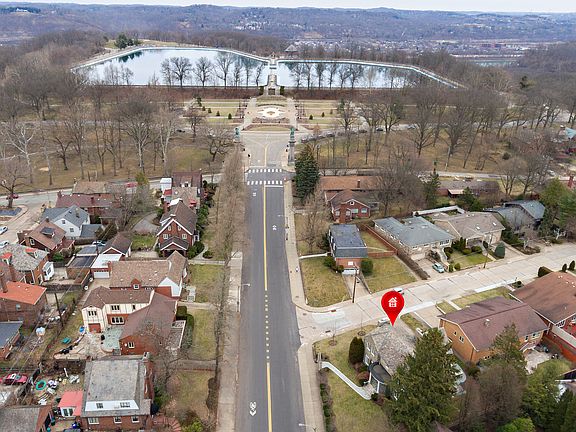 3rd image of 1454 N Highland Ave