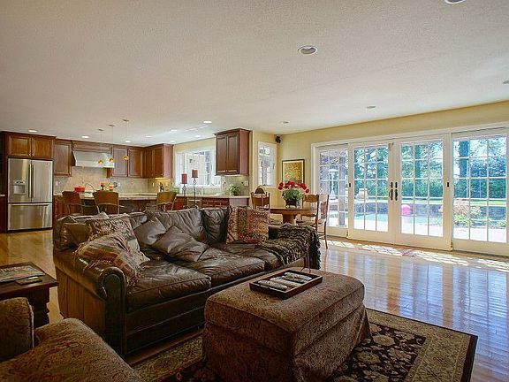 5th image of 407 Kingsford Dr
