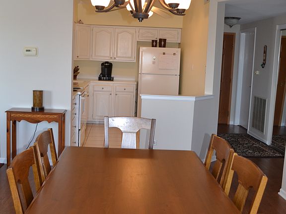 5th image of 14 S Ashland Ave APT 401