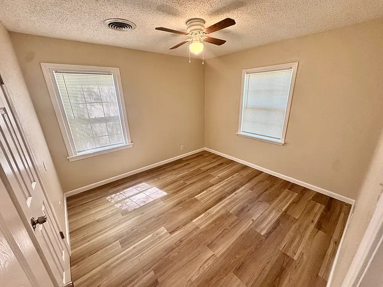 510 Kern Rd — Photo 14