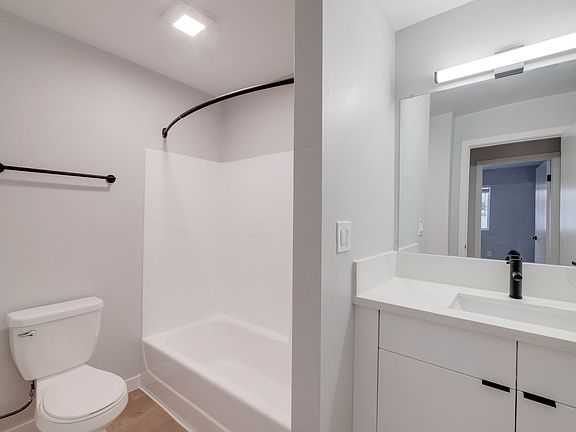 4th image of 1400 Venice Blvd APT 104