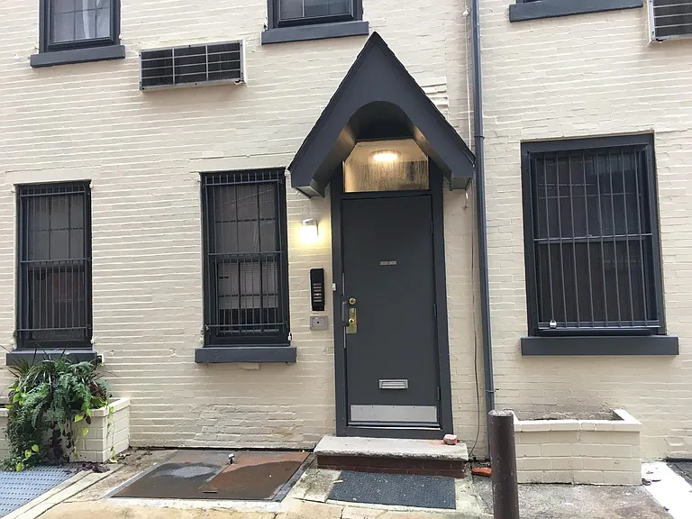 305 S Iseminger St — Photo 3