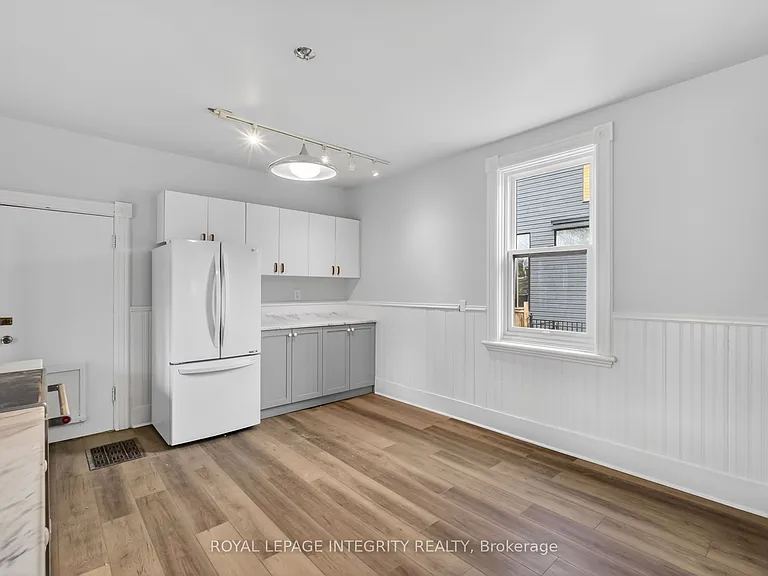 56 Grosvenor Ave — Photo 15
