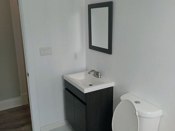 2nd image of 187 N Lake Ave #2