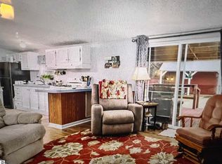 33 W Elm St, Morley, MI 49336