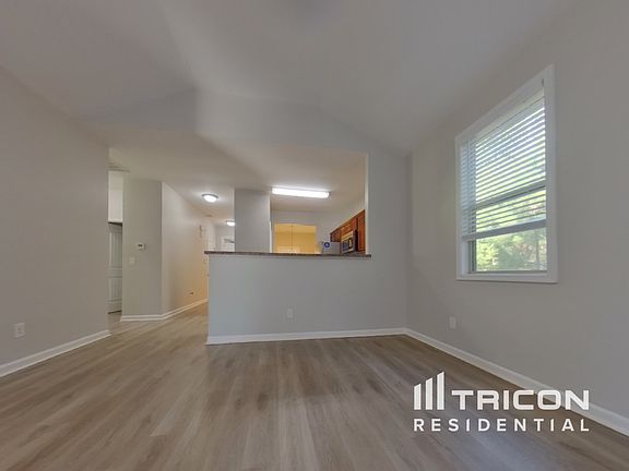 2nd image of 73 Wyndham Ct SE