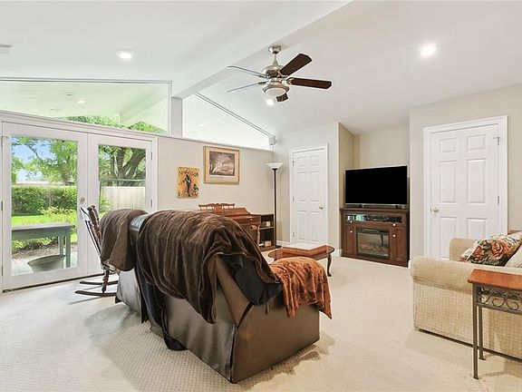 3rd image of 23 Idlewood Pl