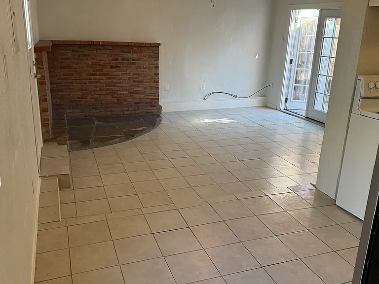 203 Vassar Dr SE #B — Photo 6