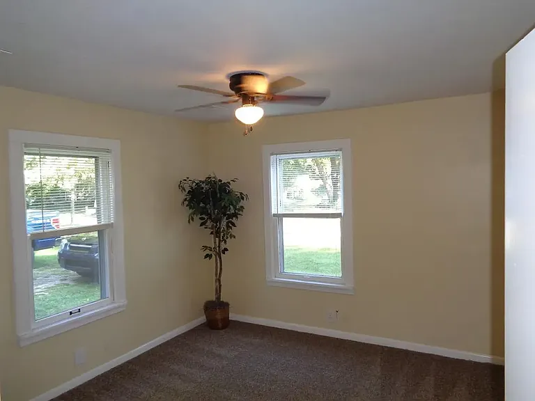 718 Walnut St — Photo 13