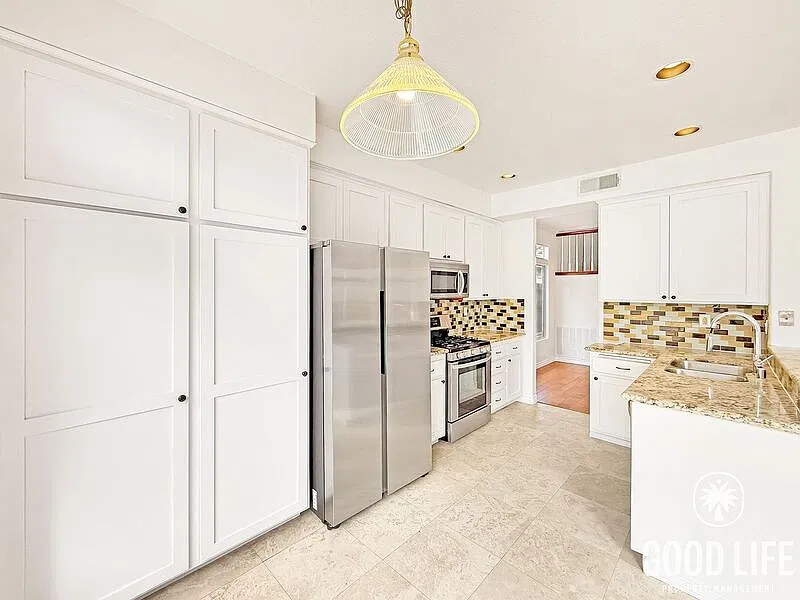 4 bed, 2.5 bath, 1858 sqft, $4,595 — Photo 3